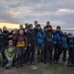 Elever fra Vefsn Folkehøgskole Toppen på fjelltur i Lofoten.