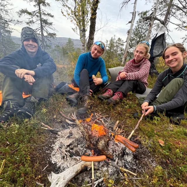 Da har vi fått inn de første elevbildene fra natten ute 🥰 Også venter vi fortsatt på "etter tur intervjuene", de vil nok avsløre om d har vært like idyllisk som det ser ut...

"Live or let die" 👊

#vefsnfhs #utenatt #bål #tarp @friluftsliv_lett  @xsportfjellogvann @friluftsliv_nord_newzealand @folkehogskolene @frilyntfolkehogskole